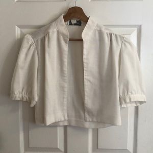 White/cream light weighted